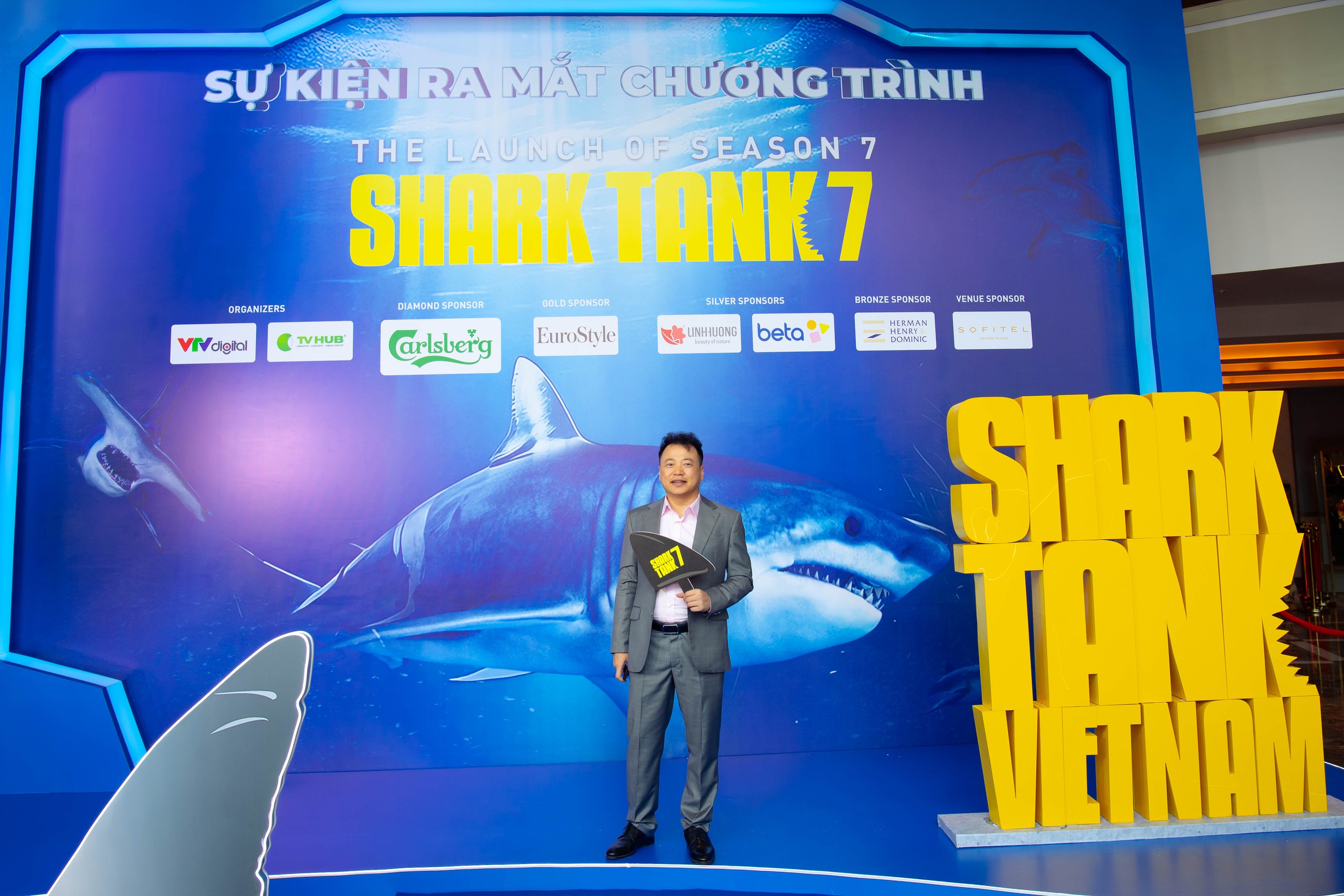 Shark Tank ở góc độ giải trí: Mọi người vỗ tay rất to khi startup bị Shark mắng mỏ, Shark Hưng không biết startup lên sóng bán gì và những câu nói trên sóng mang tính "bộc phát"- Ảnh 2.