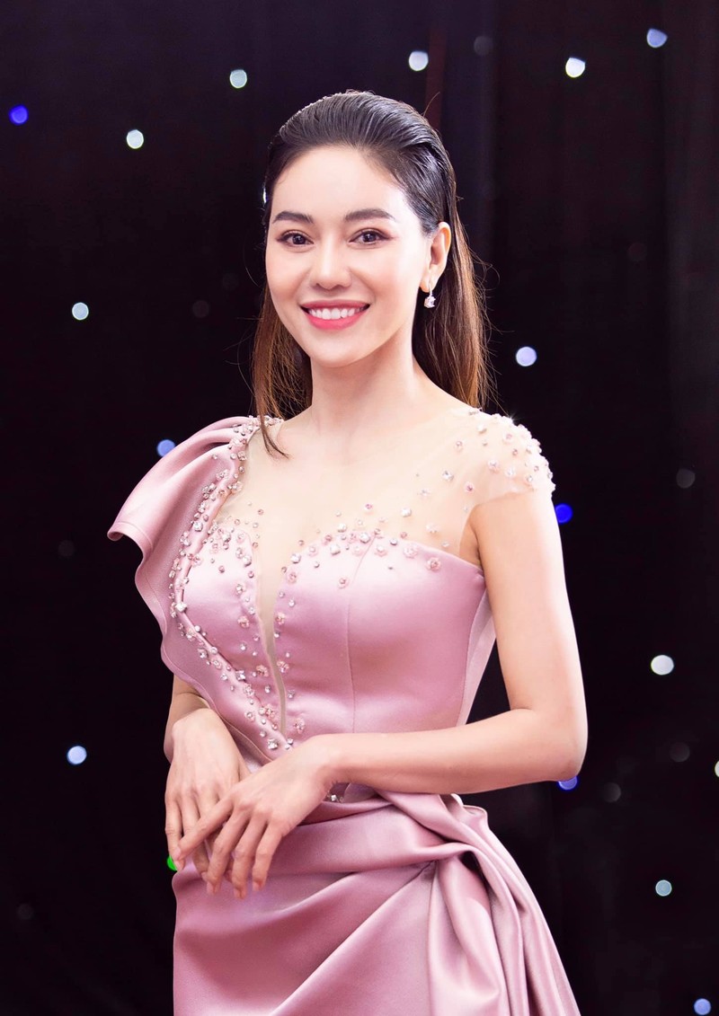 Nhà tài trợ Miss Grand Vietnam 2024 bày tỏ sự thất vọng về kết quả cuộc thi: Là CEO mệnh danh 'bà trùm' vương miện, giành ngôi trong nhiều cuộc thi sắc đẹp- Ảnh 3.